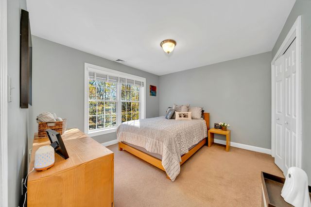 8 Stonewall Way, Newmarket, NH 03857