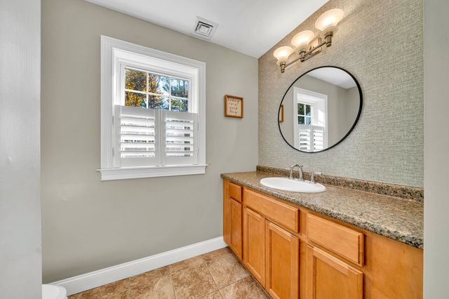 8 Stonewall Way, Newmarket, NH 03857