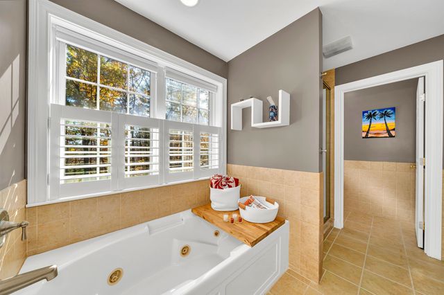 8 Stonewall Way, Newmarket, NH 03857