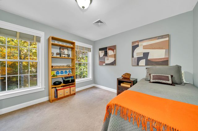 8 Stonewall Way, Newmarket, NH 03857