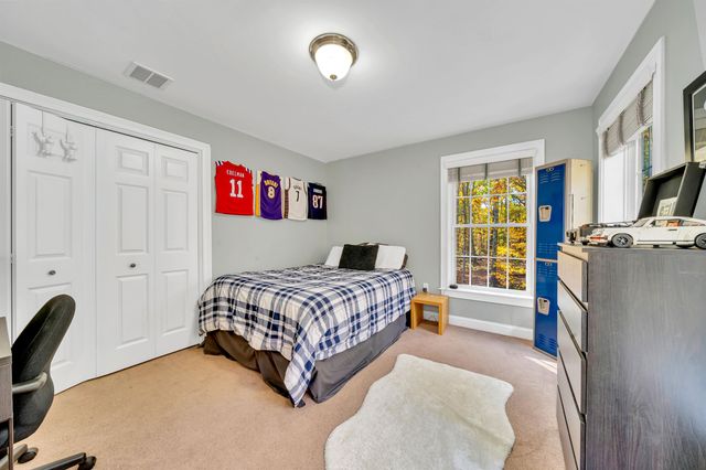 8 Stonewall Way, Newmarket, NH 03857