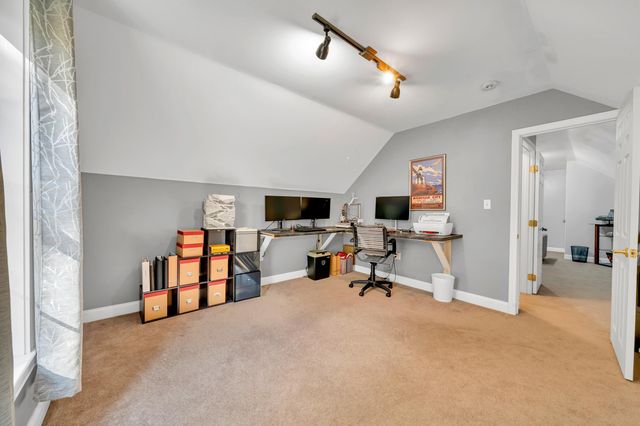 8 Stonewall Way, Newmarket, NH 03857