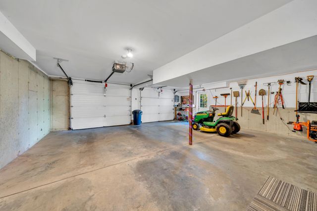 8 Stonewall Way, Newmarket, NH 03857