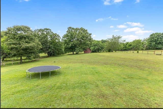1046 Eastside Rd, Ashland City, TN 37015