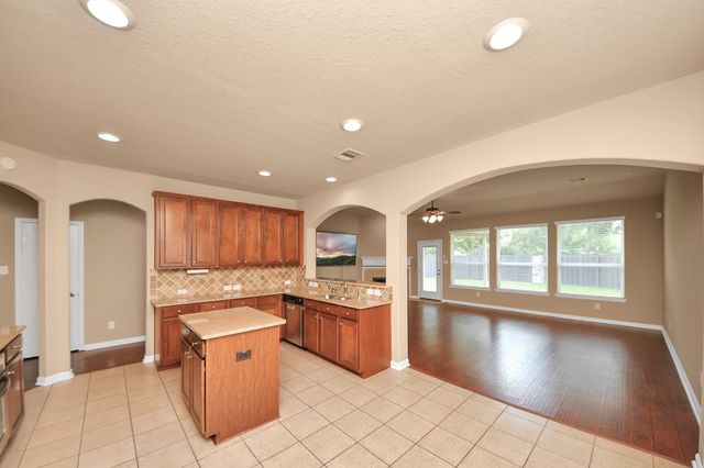 30041 Willow Walk Lane, Brookshire, TX 77423