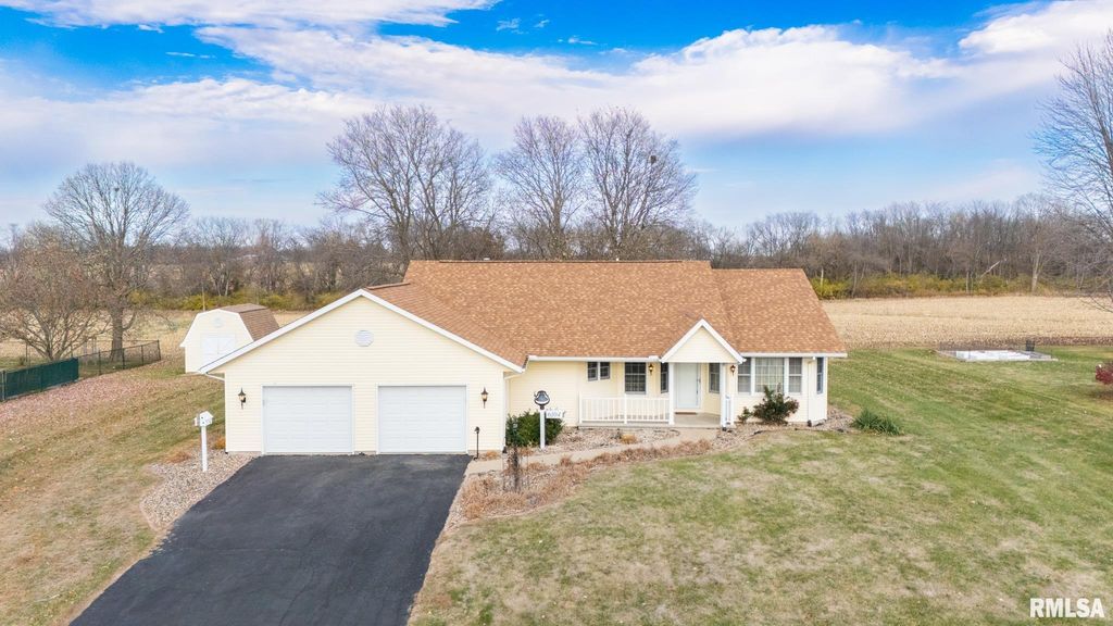 6104 HARTFORD Drive, Pekin, IL 61554