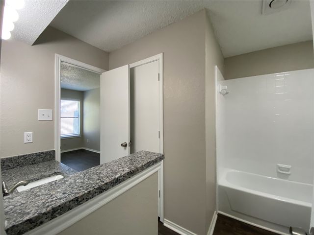 6706 Crestmont Court, Fort Worth, TX 76133