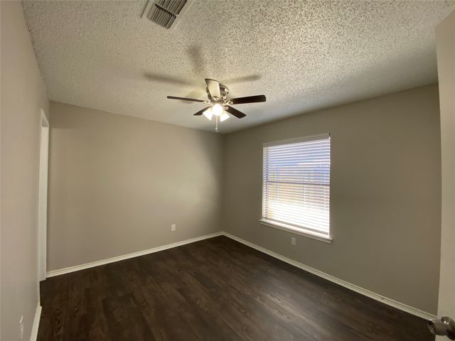 6706 Crestmont Court, Fort Worth, TX 76133