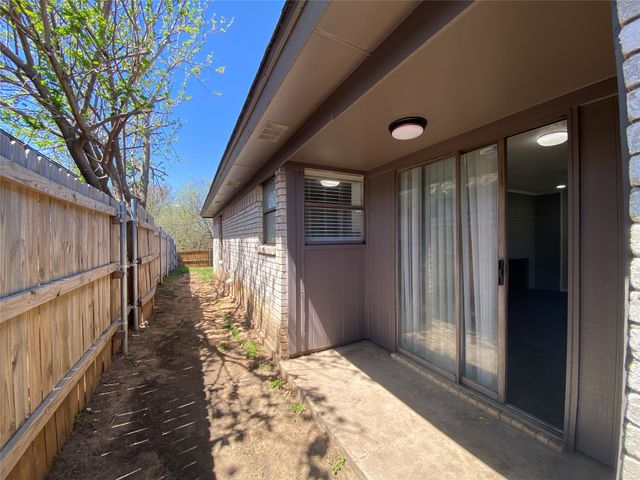6706 Crestmont Court, Fort Worth, TX 76133