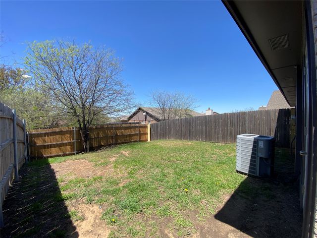 6706 Crestmont Court, Fort Worth, TX 76133
