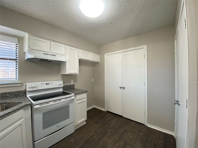 6706 Crestmont Court, Fort Worth, TX 76133