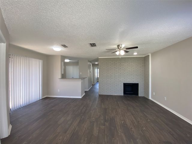 6706 Crestmont Court, Fort Worth, TX 76133