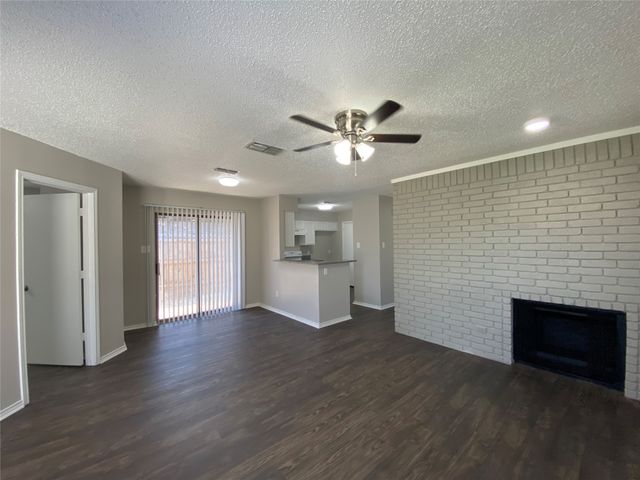 6706 Crestmont Court, Fort Worth, TX 76133