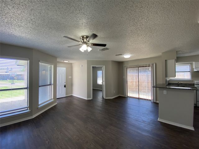 6706 Crestmont Court, Fort Worth, TX 76133