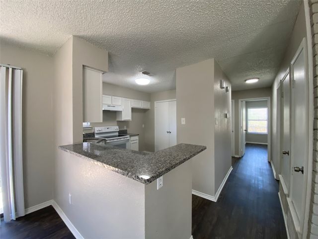 6706 Crestmont Court, Fort Worth, TX 76133
