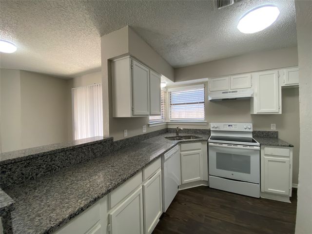 6706 Crestmont Court, Fort Worth, TX 76133