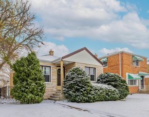 923 Marshall Avenue, Bellwood, IL 60104