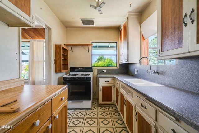 2869 El Caminito, La Crescenta, CA 91214