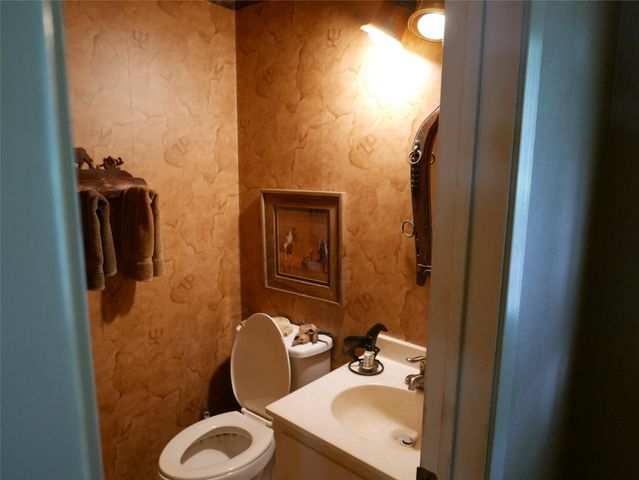 1454 Red Town RD, Elgin, TX 78621