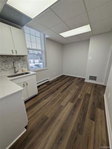 496 W Ann Arbor Trail, Plymouth, MI 48170