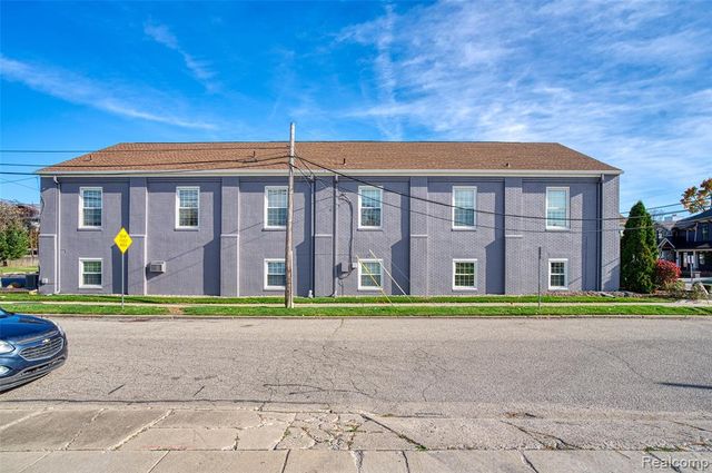 496 W Ann Arbor Trail, Plymouth, MI 48170