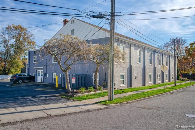 496 W Ann Arbor Trail, Plymouth, MI 48170