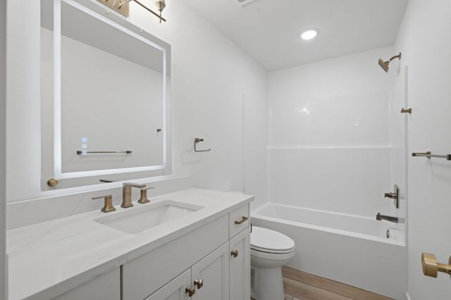 24 Hickory Drive, Kimberling City, MO 65686