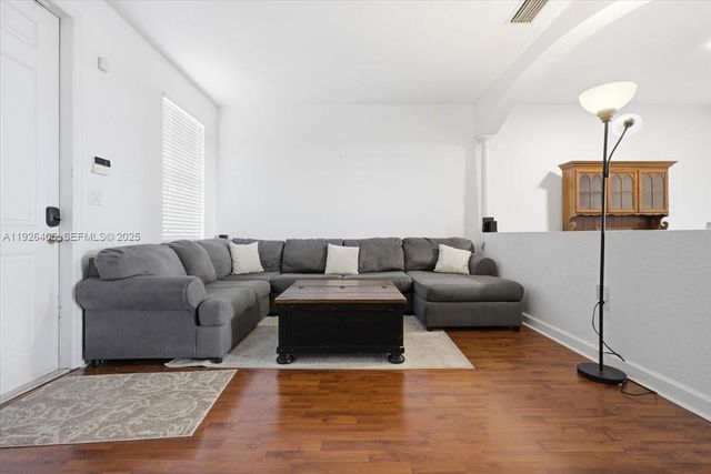 15369 SW 8th Ln, Miami, FL 33194