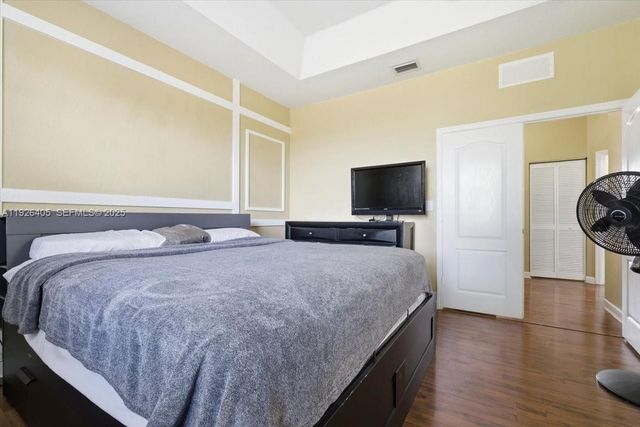 15369 SW 8th Ln, Miami, FL 33194