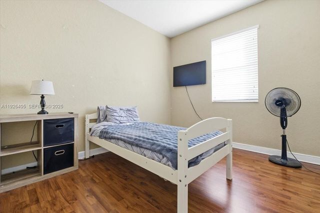 15369 SW 8th Ln, Miami, FL 33194