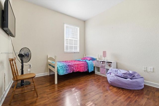 15369 SW 8th Ln, Miami, FL 33194