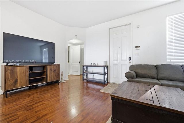 15369 SW 8th Ln, Miami, FL 33194