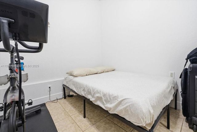 15369 SW 8th Ln, Miami, FL 33194