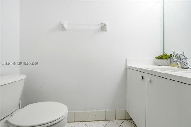 15369 SW 8th Ln, Miami, FL 33194