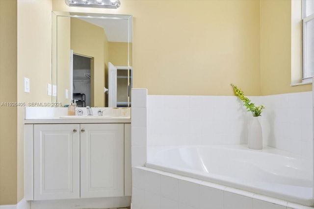 15369 SW 8th Ln, Miami, FL 33194