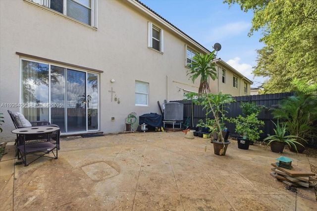 15369 SW 8th Ln, Miami, FL 33194