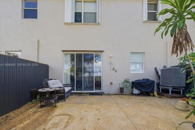 15369 SW 8th Ln, Miami, FL 33194