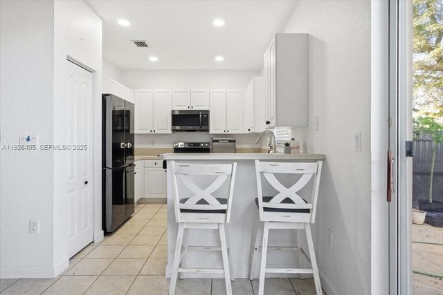 15369 SW 8th Ln, Miami, FL 33194