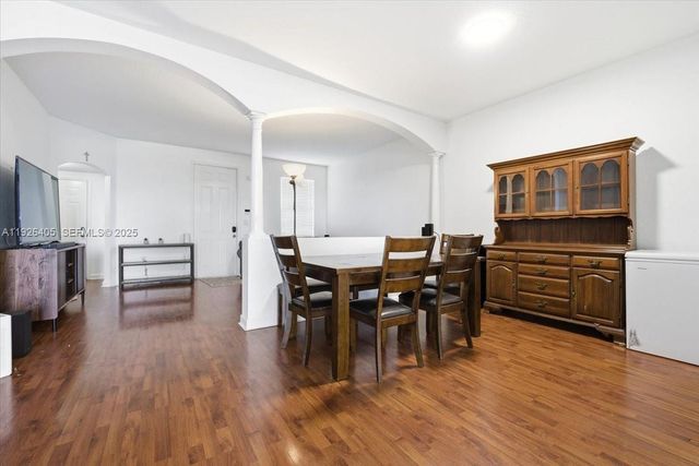 15369 SW 8th Ln, Miami, FL 33194