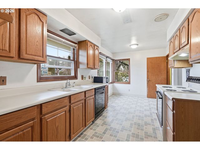 7710 N WASHBURNE Ave, Portland, OR 97217