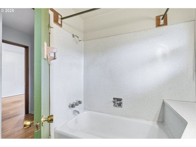 7710 N WASHBURNE Ave, Portland, OR 97217