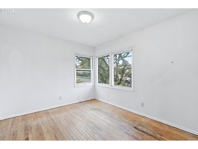 7710 N WASHBURNE Ave, Portland, OR 97217