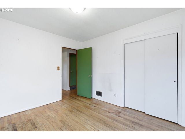 7710 N WASHBURNE Ave, Portland, OR 97217