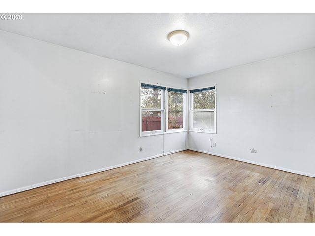 7710 N WASHBURNE Ave, Portland, OR 97217