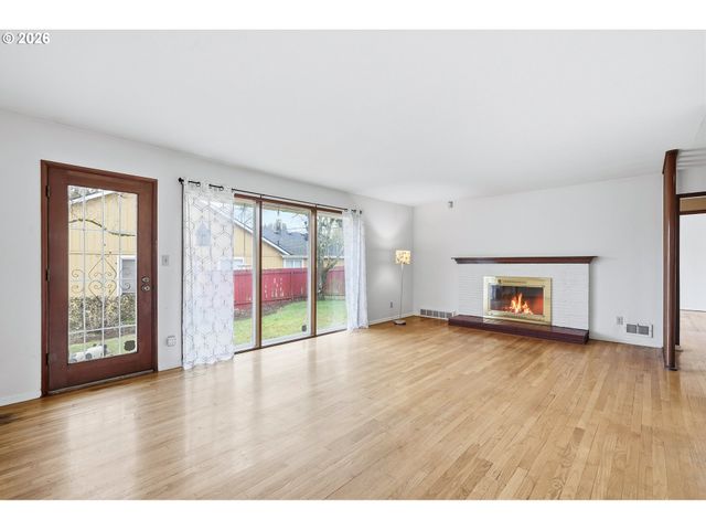 7710 N WASHBURNE Ave, Portland, OR 97217