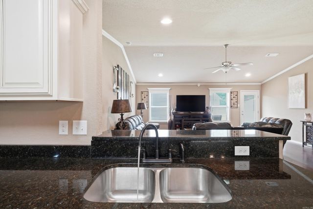 1107 Crossing Loop, Bryant, AR 72022