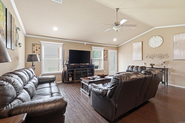1107 Crossing Loop, Bryant, AR 72022