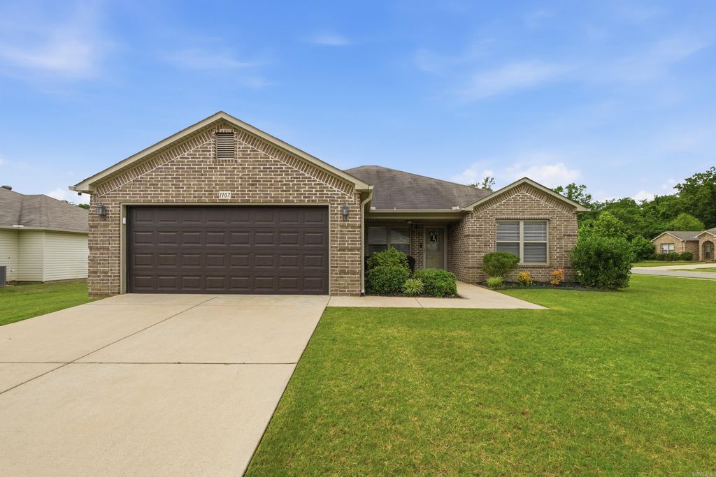1107 Crossing Loop, Bryant, AR 72022