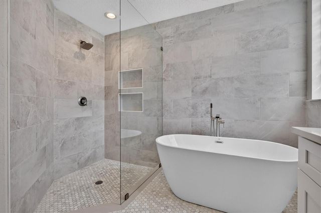 714 HIDDEN LAKE DRIVE, Tarpon Springs, FL 34689