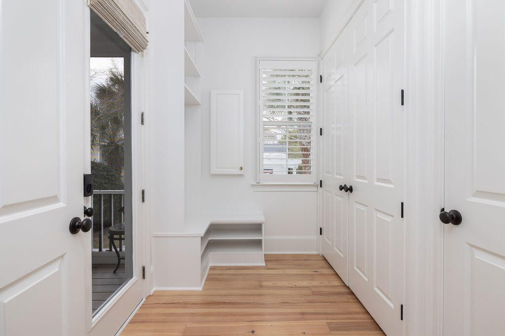 Image 17 of property listing at 281 N Shelmore Boulevard, Mount Pleasant, SC 29464